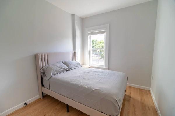 Preview 0 of #1755: Queen Room C at June Homes