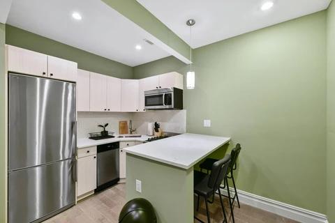 Preview 2 of #1919: Queen Bedroom A w/Private Bathroom at June Homes