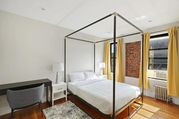 Preview 0 of #704: Queen Bedroom A w/Private Bathroom at June Homes