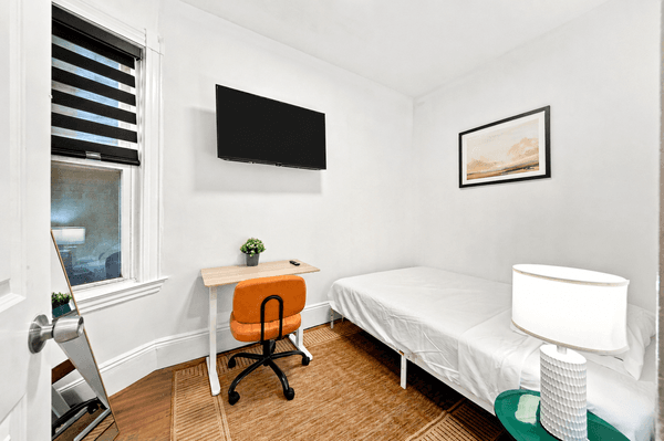 Photo of "#834-E: Full Bedroom E" home