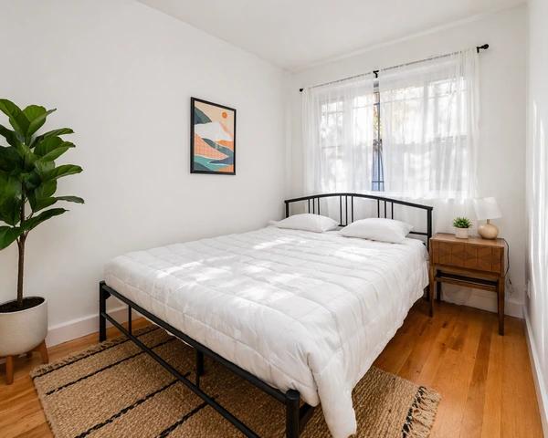 Preview 0 of #1792: Queen Room A at June Homes