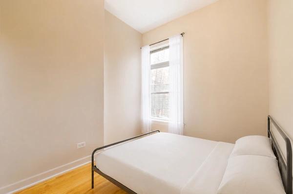 Preview 3 of #1587: Near West Side at June Homes