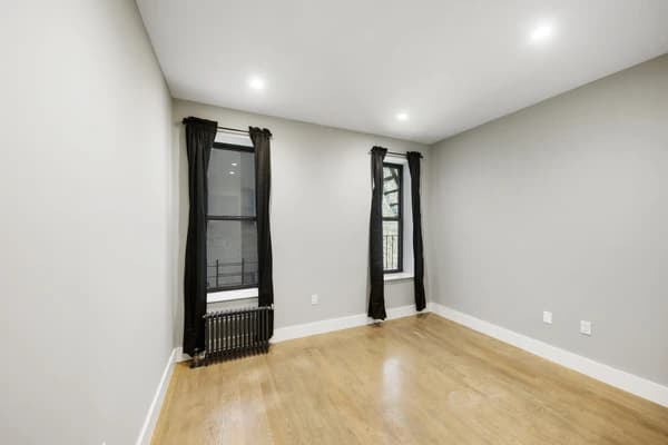 Preview 4 of #725: West Harlem at June Homes