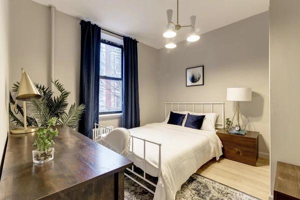 Preview 0 of #166: Queen Room C at June Homes