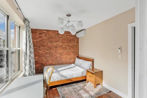 Preview 0 of #749: Queen Room A at June Homes