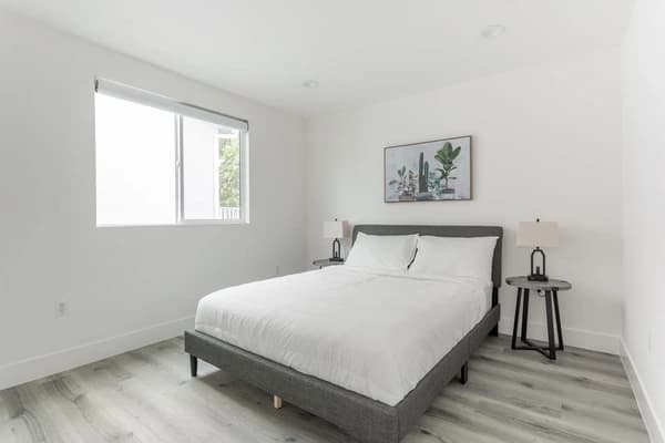 Preview 3 of #1399: North Hollywood at June Homes