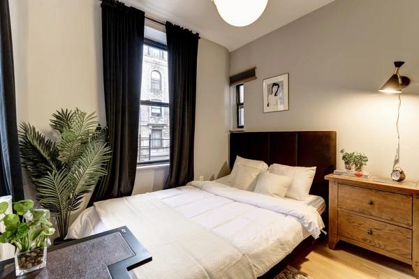 Preview 0 of #166: Queen Room B at June Homes