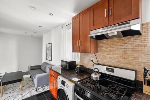Preview 4 of #786: Upper West Side at June Homes