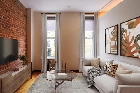 Preview 0 of #1729: Hell's Kitchen at June Homes