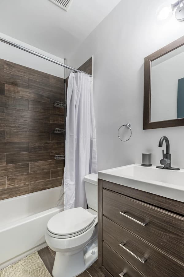 Preview 2 of #770: Queen Bedroom A w/Private Bathroom at June Homes