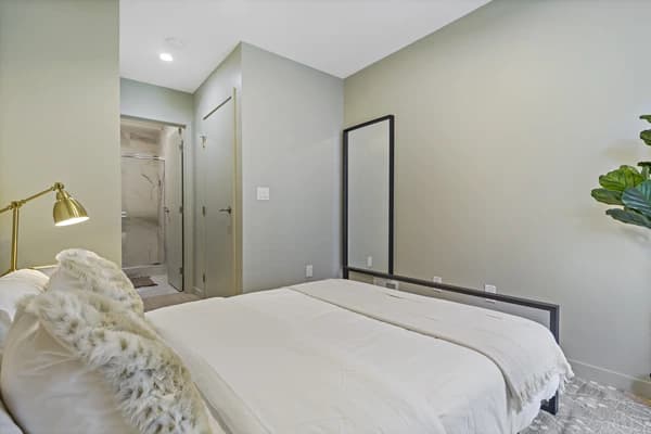 Preview 2 of #799: Queen Bedroom C w/Private Bathroom at June Homes