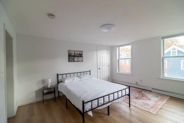 Preview 0 of #1786: Queen Room A w/Private Bathroom at June Homes