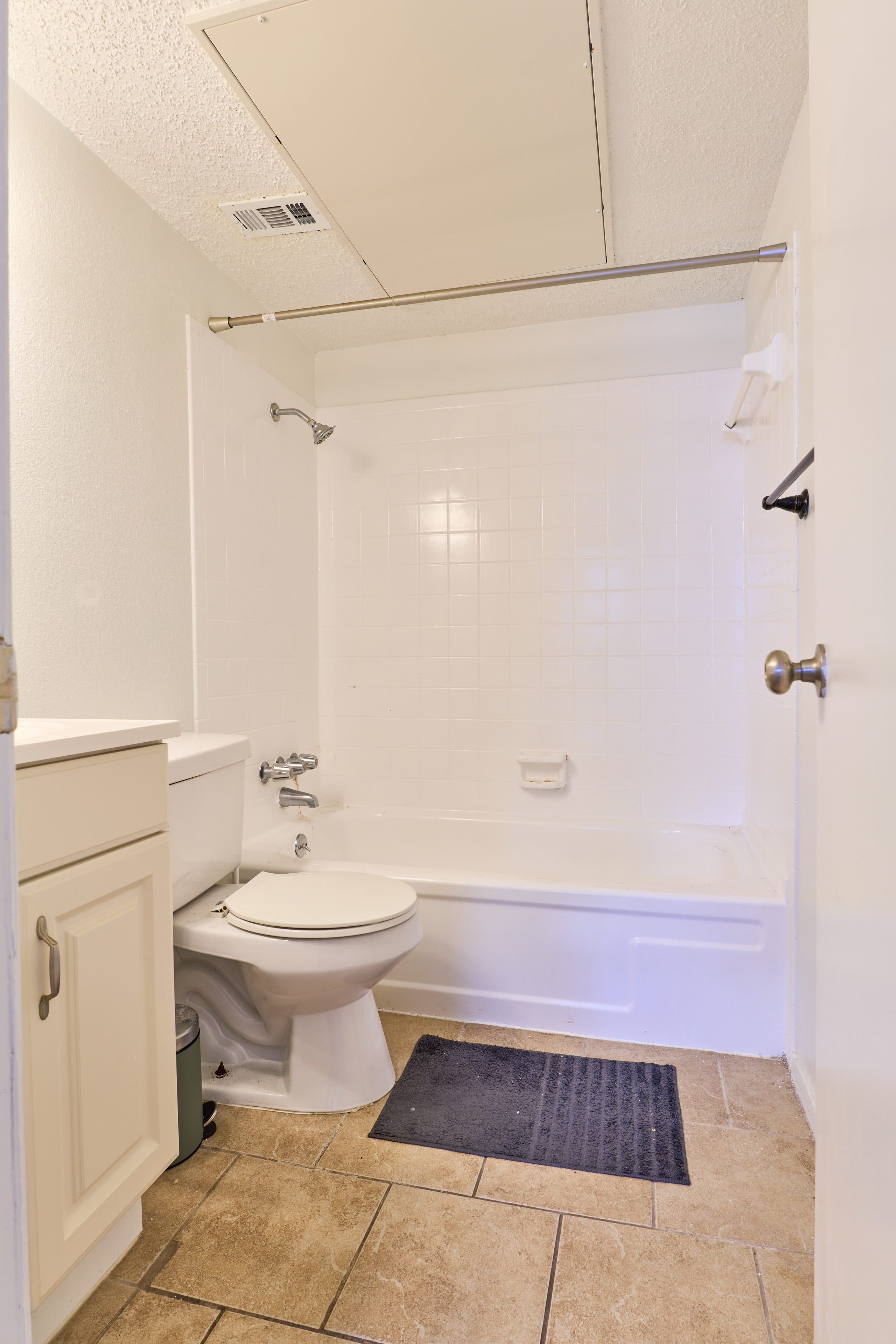Photo 5 of #2559: Queen Bedroom B w/Private Bathroom at June Homes