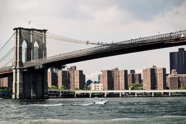 A stunning view of the iconic Brooklyn Bridge, representing one of the best neighborhoods in New York City for young professionals to explore and reside in.