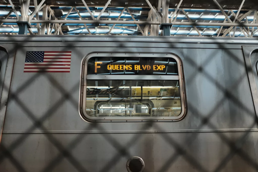 Gray Queens train photo