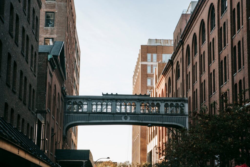 Elevated walkway between historic brick buildings in Manhattan, a typical view for those looking to rent an apartment in NYC